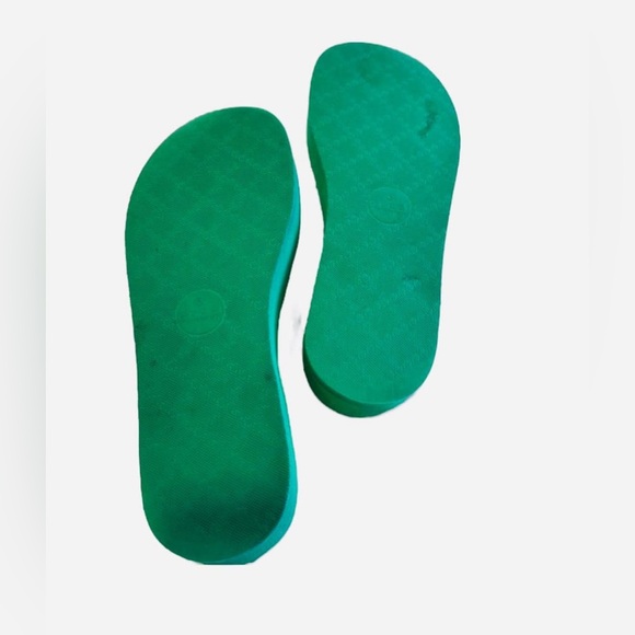 Gucci
Marmont flip flops - Picture 4 of 8